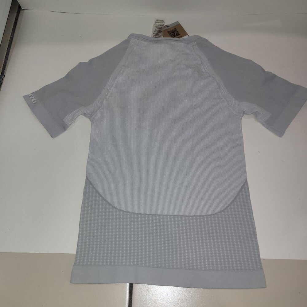 Giro Women's Chrono Short Sleeve Base Layer, White, Size S/M Retail $75 - Picture 7 of 12